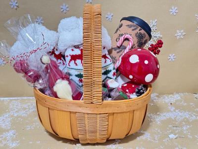 Santa sweet basket 